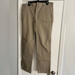 GAP Men's Chino Pants in Khaki Tan